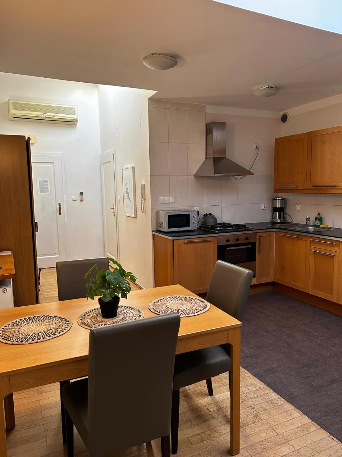 Golden Apartments With Lift - Old Town Краків Екстер'єр фото